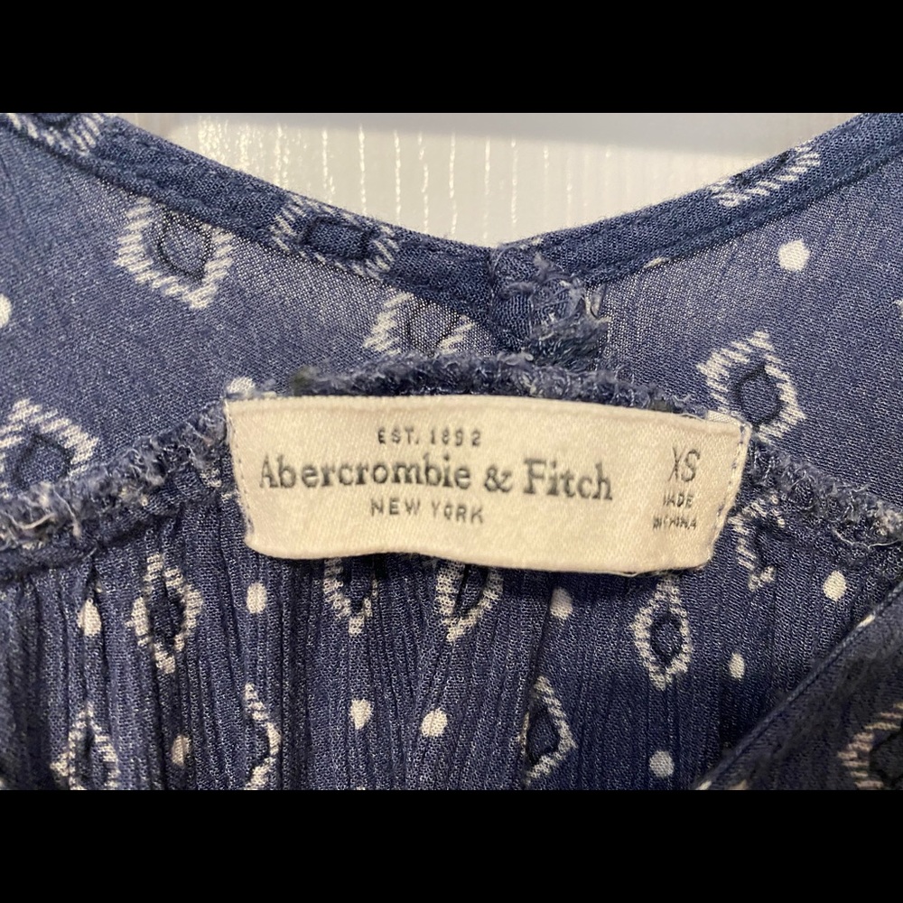 Blue patterned flowy top - Picture 3 of 3